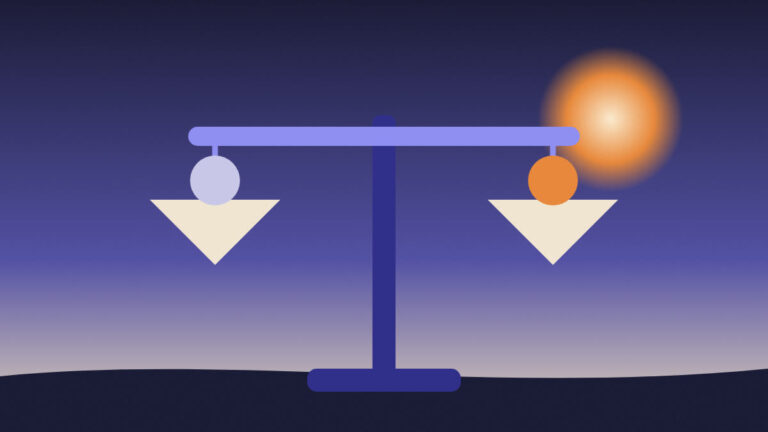 Balanza en equilibrio con una moneda